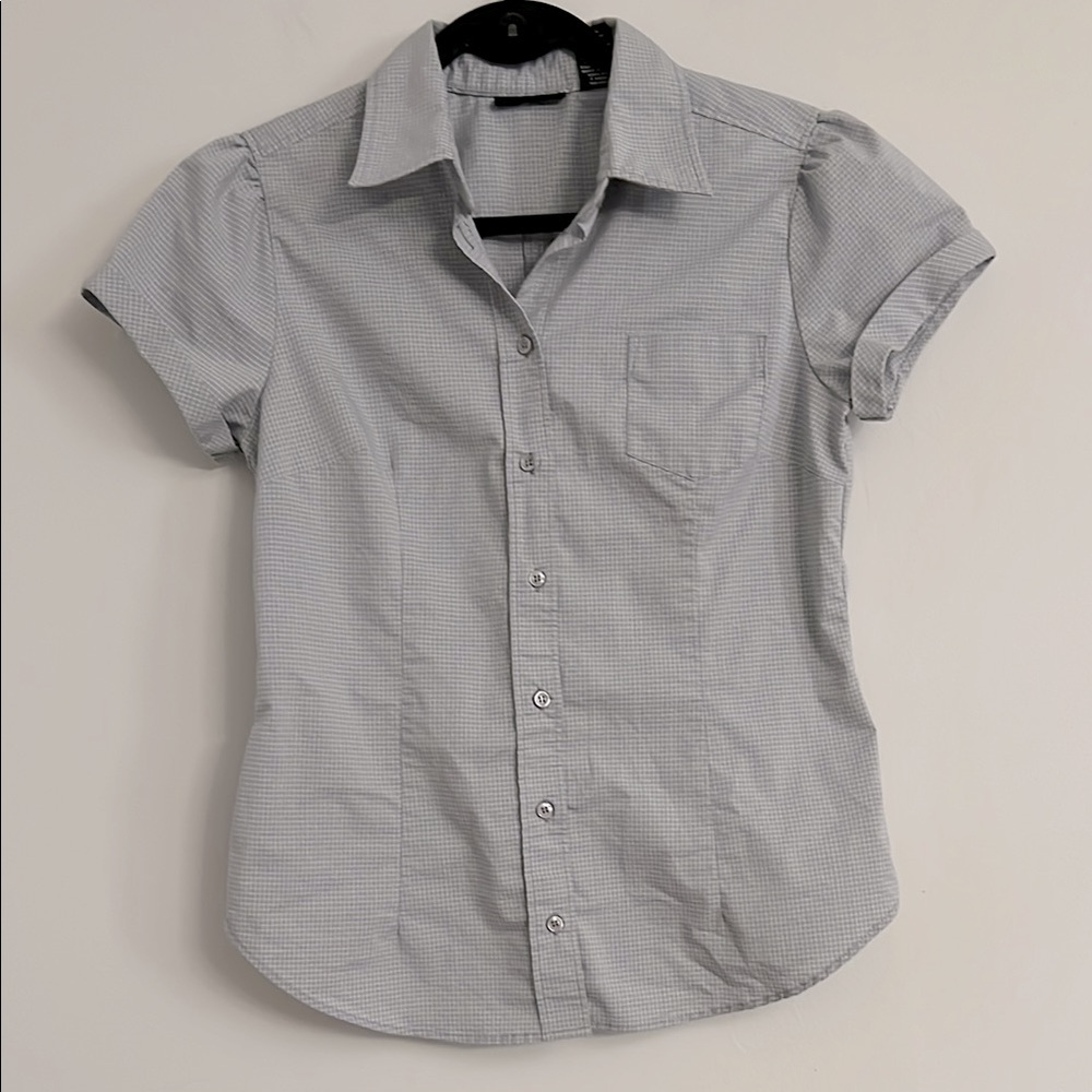 New York and Company blouse. Size M.
Pit to pit= 18”